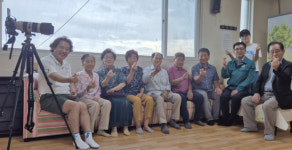 포항 제철동 참빛봉사회, 경로당서 무료 장수사진 촬영