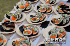 그릇까지 냠냠… 김천 김밥축제 뻥튀기 접시 호평 쏟아져