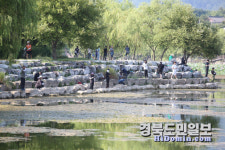 손바닥 보다 큰 배스 낚았다!… 경산 남매지서 느낀 짜릿한 손 맛