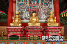 용흥사 목조아미타여래삼존좌상, 유형문화유산 지정