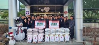 여봉석 변우덕 씨 산북면에 사랑의 백미 10kg 90포 전달