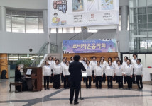 포항시 북구청 실버합창단, 포은중앙도서관 로비작은 음악회 열어