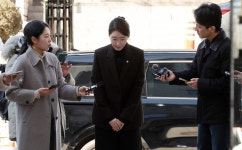 '1억 공천헌금' 강선우 영장심사 출석… 쇼핑백 돈 사용처 공방