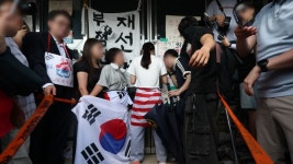 잠실 개표소 진입 홀로 막은 '올다르크' 경찰  수사 받는다