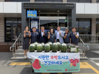 포항 동해면지사협, 경로당 찾아 수박 나눔