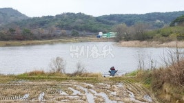 낚시춘추, 대어 조행기 - 고창 구산지에서 53.2cm 붕어    정읍 임정수씨 5.1칸 대 지렁이 미끼로 올렸다
