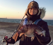  낚시춘추, 강경구의 솔트루어 패턴 3-영일만항 북방파제 왕볼락 작전 강풍 속 스플릿샷 리그의 승리