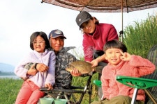 낚시춘추, 전남_황룡강 송산유원지-다음카페 얼레붕어낚시 동출기 수문개방 악조건 뚫고 4짜 솟구쳐