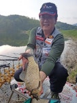  낚시춘추, 경북_영천 채산지-정출현장의 랑데부 홈런 밤 10시 41.5cm, 새벽 5시 41.7cm