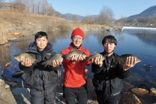 [호황현장] 앗 뜨거! 가평 달전천_영하 13도에서 즐기는 온천 손맛