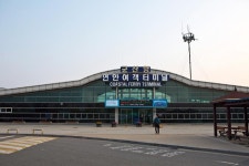 [기획_섬 낚시여행 가이드] 군산 어청도_해안산책로 걷다가 갯바위 농어 루어낚시_낚시민박에서 즐기는 자연산 밥상 일품