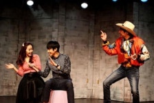 대박 공연으로 떠오른 연극 그녀를 믿지 마세요