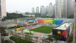 선수촌 내 주월초등학교엔 U대회 대형 걸개그림