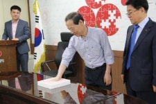남장희 동성철물 대표, 아너소사이어티 핸드프린팅