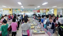 광주 용봉초, 텃밭서 수확한 채소로 김장 나눔
