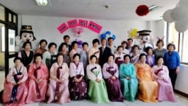 2년마다 단체사진 찰칵