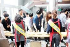 한전KDN서 왕곡참외 직거래 행사 대박났네