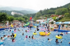 백운산 수련관서 물놀이 하세요