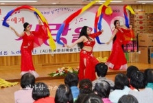 추석맞아 소외계층에게 음악 선물하는 사랑실은 노래봉사단