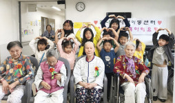 그린요양병원, 카네이션 달기 행사