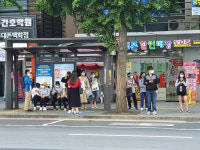 조금 불편하지만 마스크 반드시 써야죠