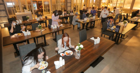 예식장도 한 방향 식사