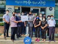 여수바다푸드마트, 시전동주민센터에 무인발열체크기 기탁