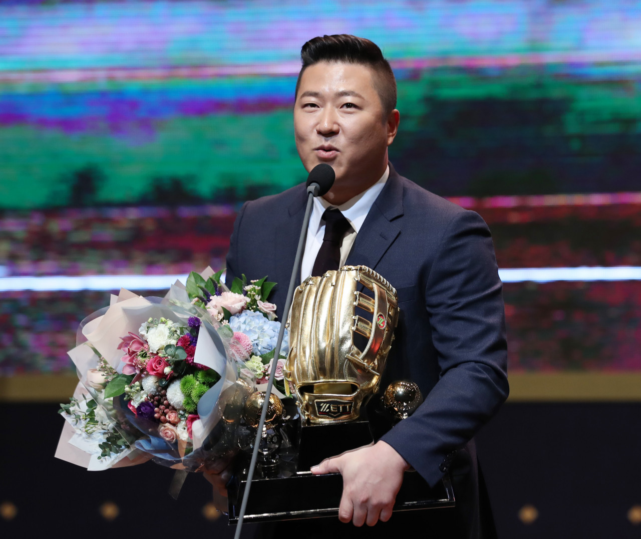 KIA 타이거즈 최형우, 2024 신한은행 SOL KBO 골든글러브 수상 역대 최고령 수상 기록 경신