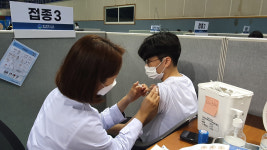 걱정했었는데… 독감주사 정도로 따끔해요