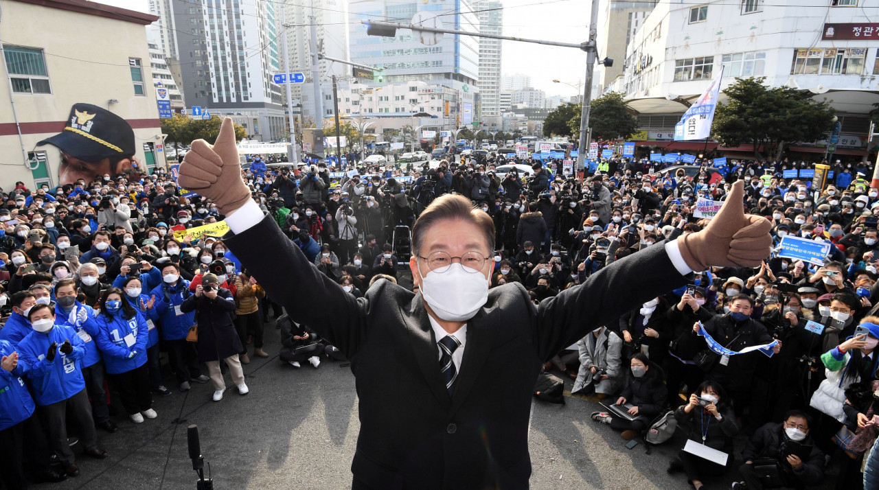 트럼프와 함께 유세한 머스크, 백악관 임기 짧게... 대선후보들의 열띤 유세전