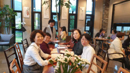현대 시조로 표현한 설레고 기대되는 봄의 향연