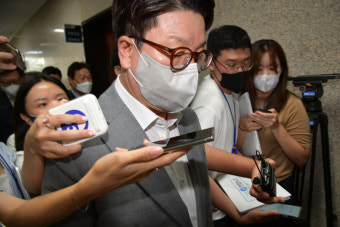 尹대통령 문자 논란에 고개숙인 권성동…당은 뒤숭숭