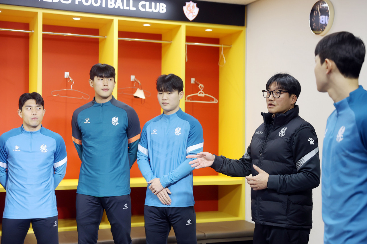 이정효 감독, 광주FC와 연봉 협상 마무리하고 잔류 결정