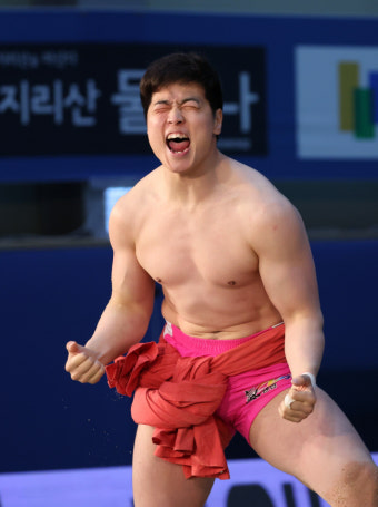 영암민속씨름단 최정만, 통산 17번째 금강장사 등극