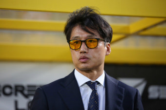 ‘노란 선글라스’ 이정효 광주FC 감독 “패션 아닙니다”