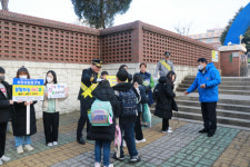 광주 남부경찰, 등굣길 어린이 교통사고 예방 캠페인