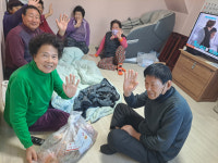 여수김경오파티쓰리, 광림동 경로당에 600만원 상당 빵 후원