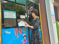 굿네이버스, 꽃동산어린이집에 좋은이웃어린이집 현판 전달