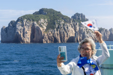 여수 백도를 배경으로