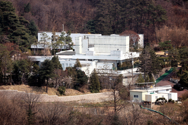 윤석열 전 대통령, 건강 이유로 내란 우두머리 혐의 재판 불출석