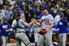 다저스, 밀워키 꺾고 MLB 내셔널리그 챔피언십 첫판 승리