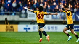 광주FC, 홈 개막전서 난타전 끝에 승리