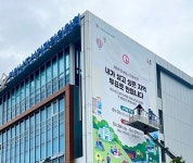 전남선관위, 청사 외벽에 지방선거 홍보 현수막 게시