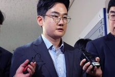 '피습 자작극 의혹' 정이한, 구속 갈림길
