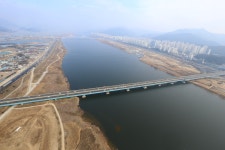 낙동강 제방 건설 선언한 부산시장…환경단체 반발
