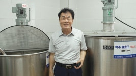 신안 암태도에서 만난 꾸지뽕 막걸리…70년 섬의 뿌리를 빚다