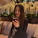 고현정, 파리에서 전한 우아한 미소…여유로운 일상 공개
