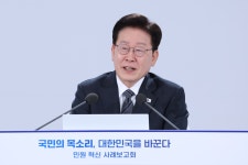 이 대통령 지지율 37.4%로 하락…민주당은 3.8%p 상승
