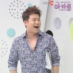 전현무, 플라워 셔츠 + 일수가방 + 가슴 털로 매력발산?... ‘범죄와의 전쟁’ 패러디