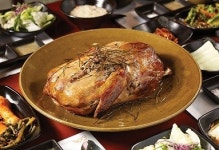 놀부 유황오리 진흙구이 저칼로리 보양식으로 인기